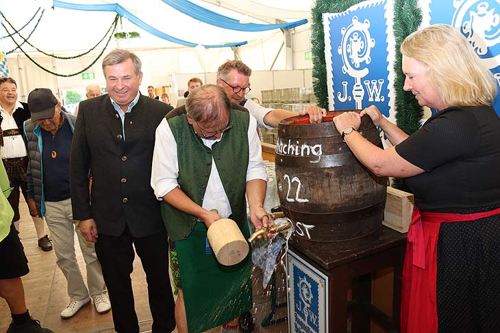  Anstich des 48. Unterhachinger Bürgerfest durch Bgm. Wolfgang Panzer am 08.07.2022 (©Foto:Martin Schmitz)